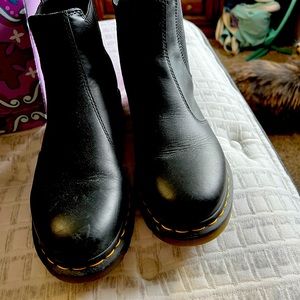 DR Martins pull on Boots